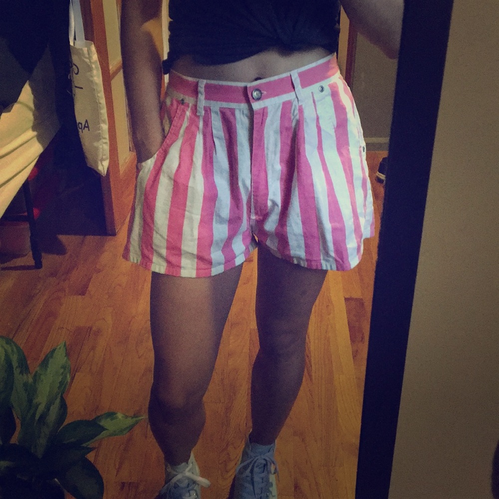 SOLD💥White/Pink striped cotton shorts